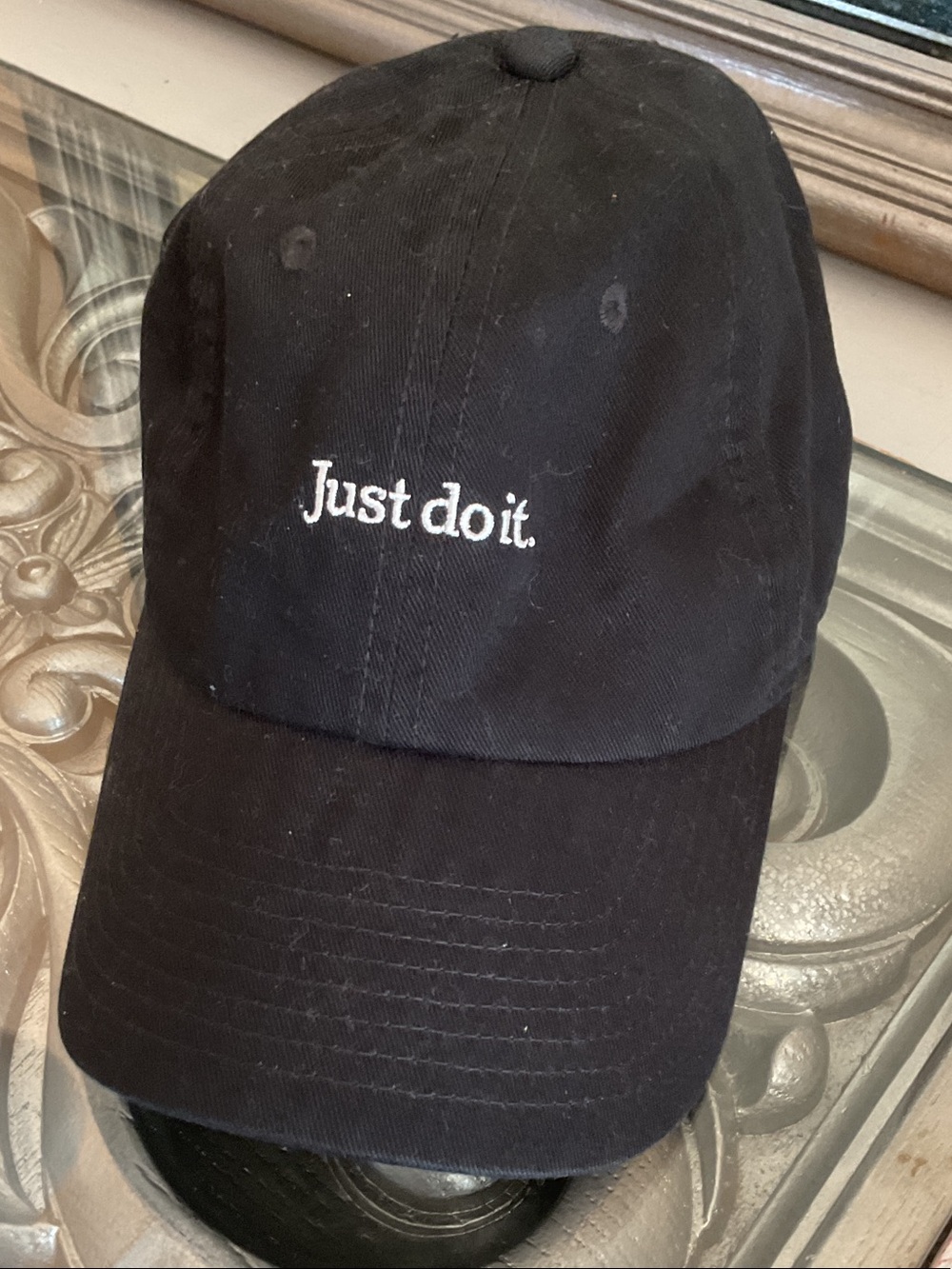 Nike Small Black Baseball Club Cap White Just do it. Embroidery